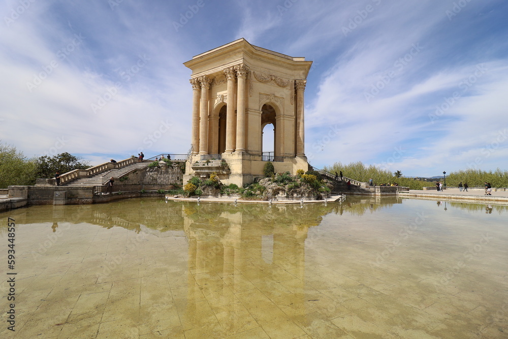 Le château d'eau et son bassin sur l'esplanade du Peyrou, ville de Montpellier, département de l'Hérault, France