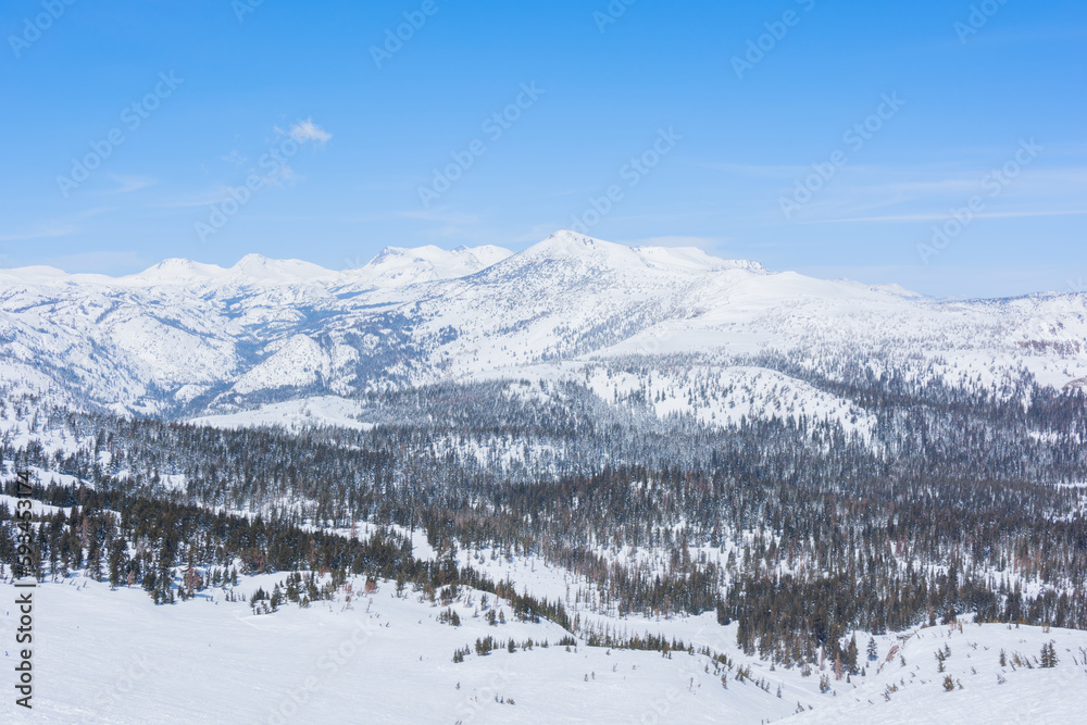 A view of snowy mountains on Mammoth Mountain in Mammoth Lakes, CA