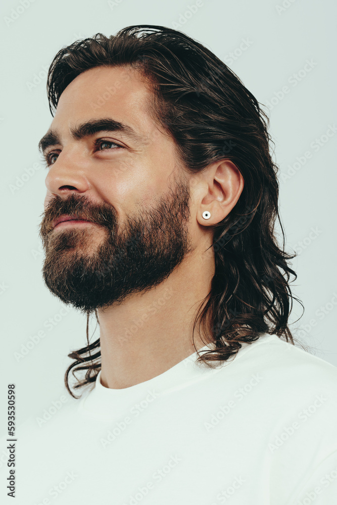 Obraz premium Confident man in a studio, with perfect hair and perfect skin