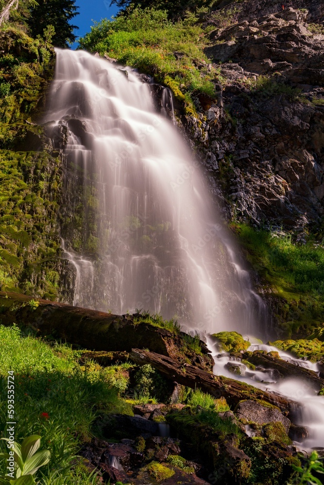 Obraz premium Long exposure shot of the waterfall in the nature