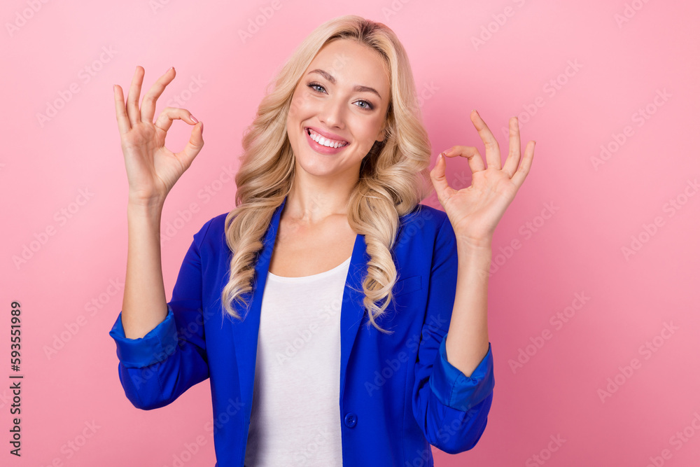 Photo of cheerful young blonde wavy hair realtor girl wear blue blazer recommend new proposition double okey symbol isolated on pink color background Photo of cheerful young blonde wavy hair realtor girl wear blue blazer recommend new proposition double okey symbol isolated on pink color background