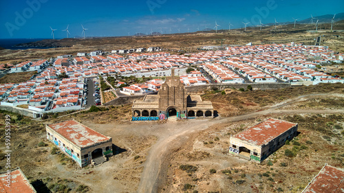 Tableau sur toile Tomas aéreas con dron del antiguo Sanatorio y leprosería de Abades y Abona, Tenerife, Canarias