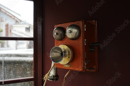 古い電話 © Eric Akashi