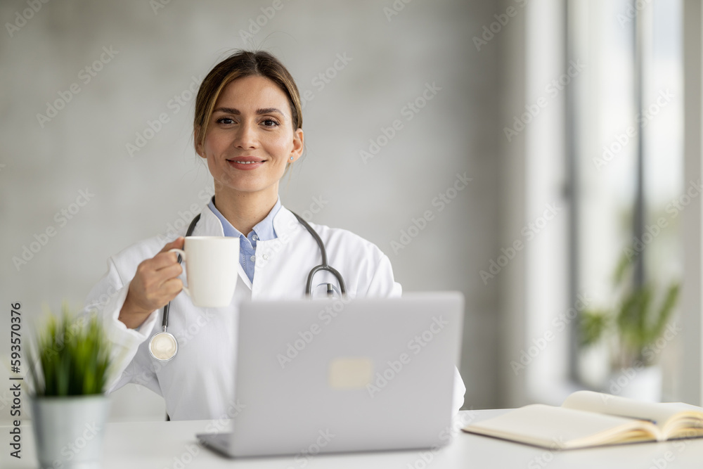 Portrait of doctor talking to online patient at clinic office giving online consultation for domestic health treatment Portrait of doctor talking to online patient at clinic office giving online consultation for domestic health treatment