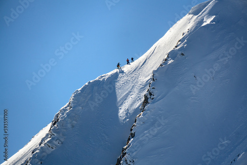 Obraz na płótnie Ukrainian freeriders on Rebra peaks w salonie