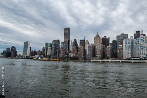 Manhattan, looking at the sky