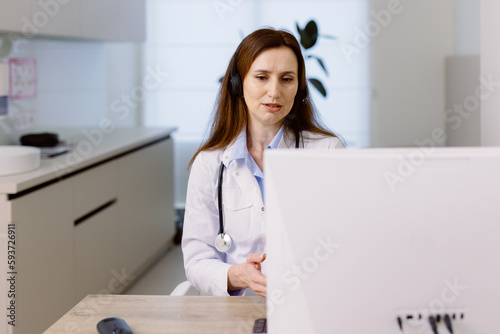 E-medicine physician gadget healthcare consultant medicare 
