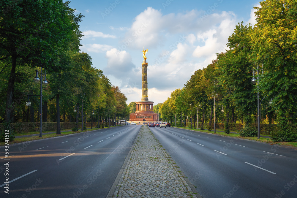 Victory Column (Siegessaule), Tiergarten Park and Bundesstrasse 2 highway  - Berlin, Germany