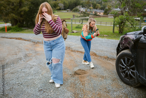 Calling the car insurance after incident photo