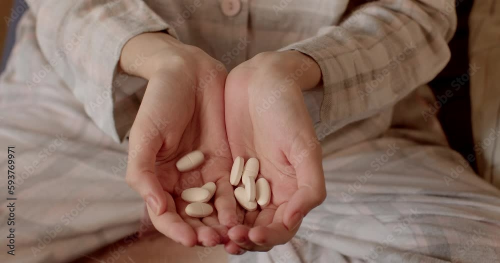 Pouring pills into the patient's hands, a handful of medicines to balance a person's life. Emulation of a large intake of pills for the treatment of the psyche. Pouring pills into the patient's hands, a handful of medicines to balance a person's life. Emulation of a large intake of pills for the treatment of the psyche.
