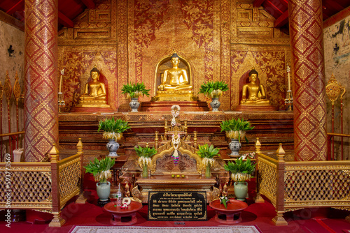 Obraz na płótnie The Phra Buddha Sihing statue in the Viharn Lai Kham at Wat Phra Singh , Chiang Mai , Thailand w salonie