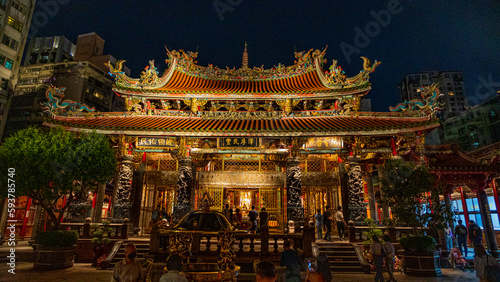 龍山寺 夜 ライトアップ 絶景 台湾