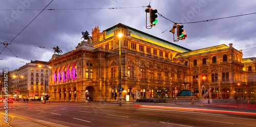 Photography Evening cityscape with a view of the State Opera in Vienna, Austria