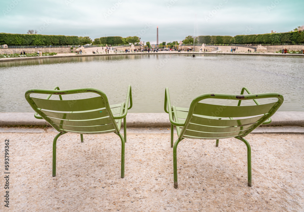 Φωτογραφία In Paris, France, a chair for relaxing in the free public park, the Tuileries