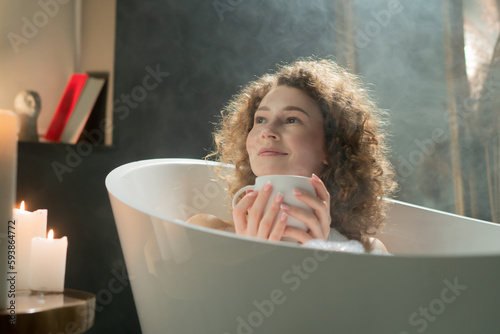 Εκτύπωση καμβά Smiling long-haired woman takes a bath before going to bed
