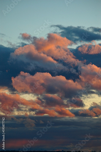 Que es lo que nubes? Yo lo veo todo 