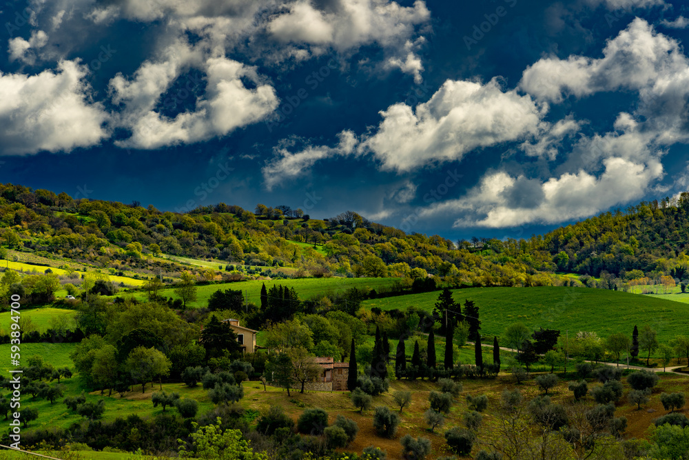 Fototapeta premium Das Orciatal in der Toskana im Frühling