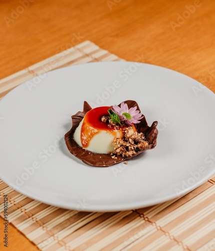 Photography Up of a creme brulee topped with golden caramelized sugar