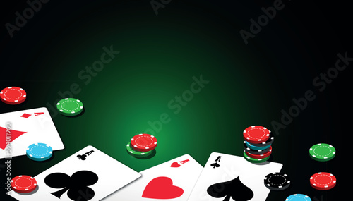 casinò, carte da poker con fiche sparse sul tappeto verde, concetto gioco d'azzardo, croupier
