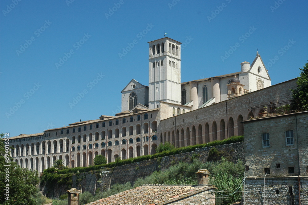 Panorama della Basilica  di Assisi vista dalla valle del territorio