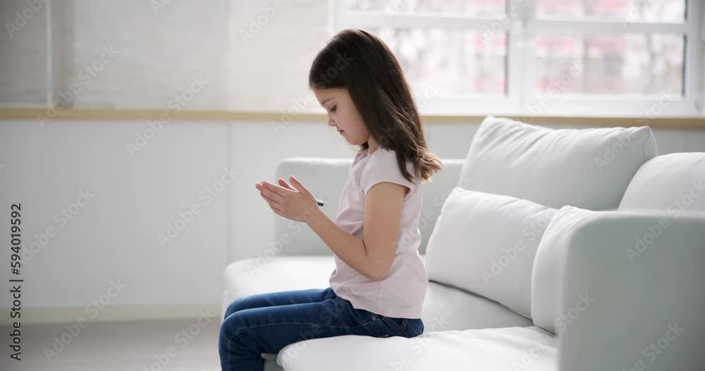 Correct Posture To Avoid Backache Using Smartphone Correct Posture To Avoid Backache Using Smartphone