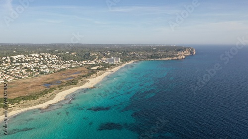 survol a  rien des plages et h  tels resort club et eaux turquoises de Son Bou    Minorque dans les iles bal  ares en Espagne