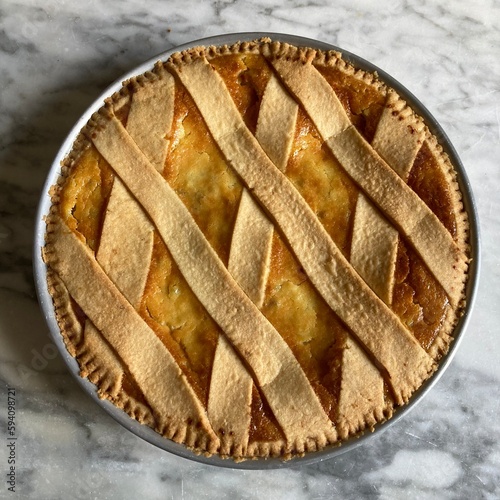 Foto Italian Easter cake called Pastiera napoletana from Campania in Italy