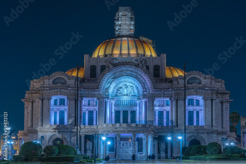 Palacio de Bellas Artes iluminado en la noche  cultura mexicana. Ciudad de M  xico. Fue construido para el centenario de la Guerra de Independencia en 1910.  
