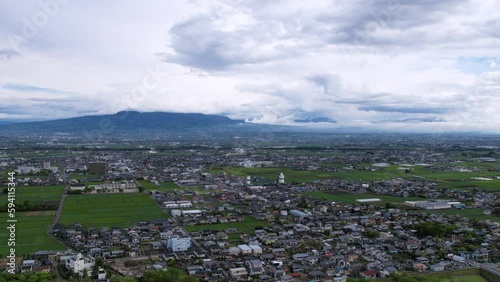 Wallpaper Mural 群馬県の田舎町から見える赤城山と雲の流れ Torontodigital.ca