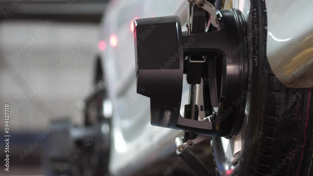 Set up a balancing center. Process of balancing and fitting car tire