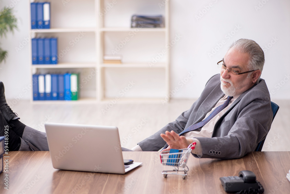 Old male employee in e-commerce concept Old male employee in e-commerce concept