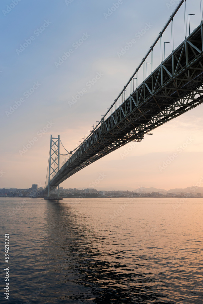 明石海峡大橋と美しい朝焼け 明石海峡大橋と美しい朝焼け