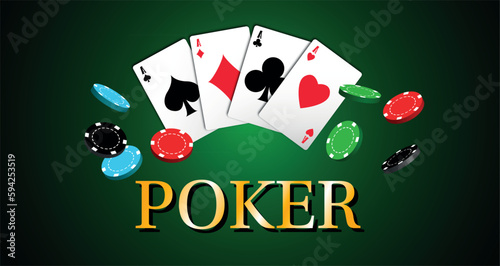 casinò, carte da poker con fiche sparse sul tappeto verde, concetto gioco d'azzardo, croupier
