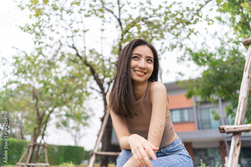 Cuadro en lienzo Happy feeling of Beautiful Young Woman smiling outdoor in sunlight