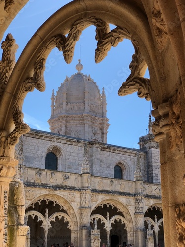 Belém's Mosteiro dos Jerónimos photo