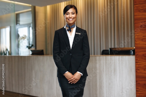 Fotografia Welcoming with a smile: Portrait of a young Asian woman working as a hotel recep