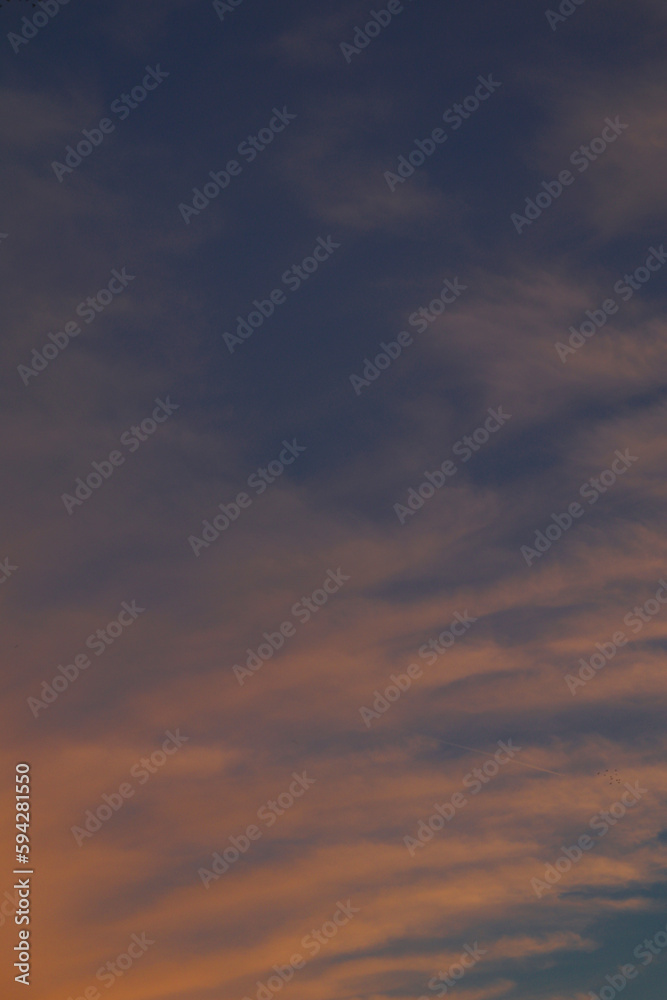 Obraz premium A Calm Yet Dramatic Blue and Orange Gradation Sky for A Beautiful Evening