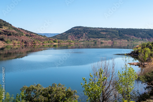 Vue sur le lac du Salagou dans le département de l'Hérault - Région Occitanie