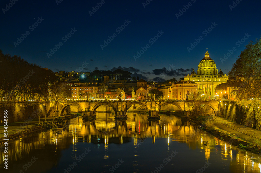 Petersdom bei Nacht mit Engelsbrücke in Rom 560023