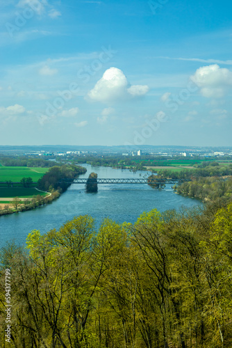 Frühlingswanderung durch wunderschöne Donaudelta bei Donaustauf - Bayern - Deutschland 