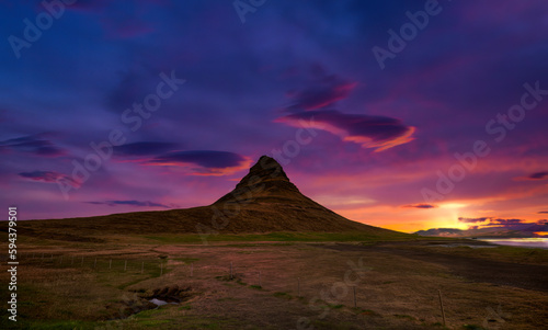 Kirkjufellsfoss is a picturesque waterfall in the west of Iceland. It is located 1.5 kilometers south of the mountain of the same name © Joan Vadell