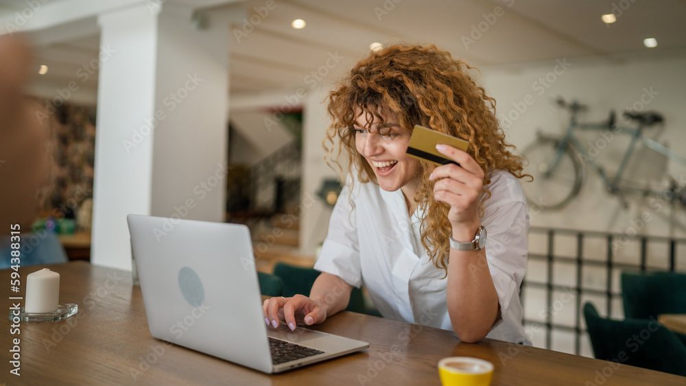 Obraz premium Woman happy caucasian female shopping online use credit card at cafe