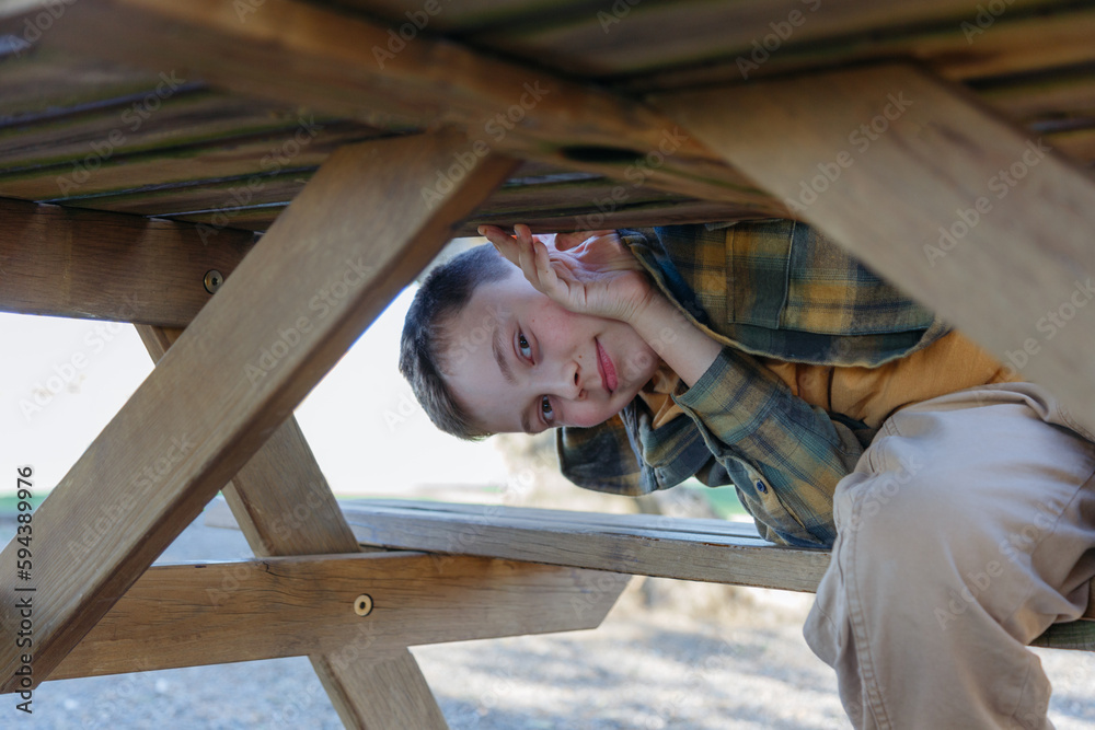 the boy leaned over and looked under the table the boy leaned over and looked under the table