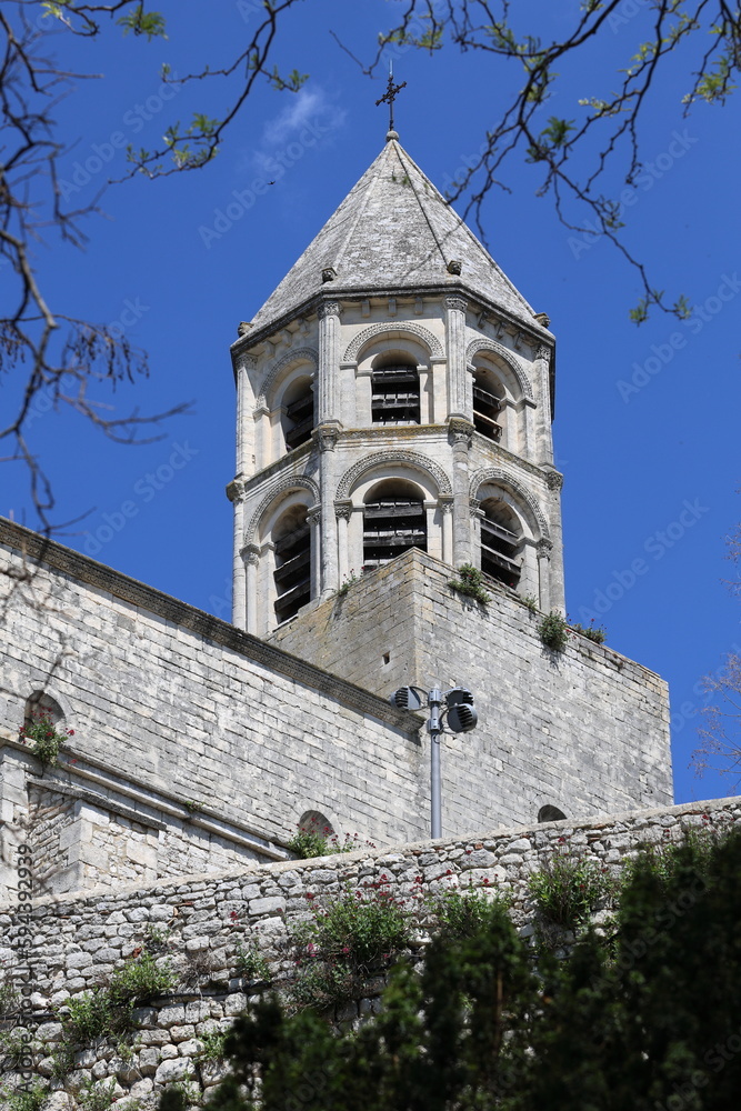Clocher de l'église Saint-Michel de La-Garde-Adhémar