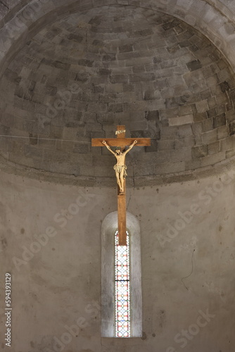 Vue intérieure de l'église Saint-Michel de La-Garde-Adhémar