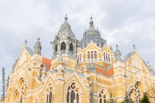  The Szeged Synagogue, a beautiful and historic religious landmark in Hungary, is an architectural symbol of traditional art nouveau style worthy of admiration.