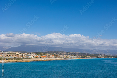 Fototapeta Naklejka Na Ścianę i Meble -  Panorama sur la côte jusqu'à Nice depuis le sentier du Fort Carré à Antibes