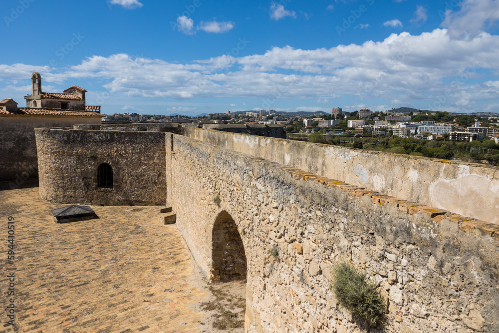 Ville d'Antibes depuis les remparts du Fort Carré Ville d'Antibes depuis les remparts du Fort Carré