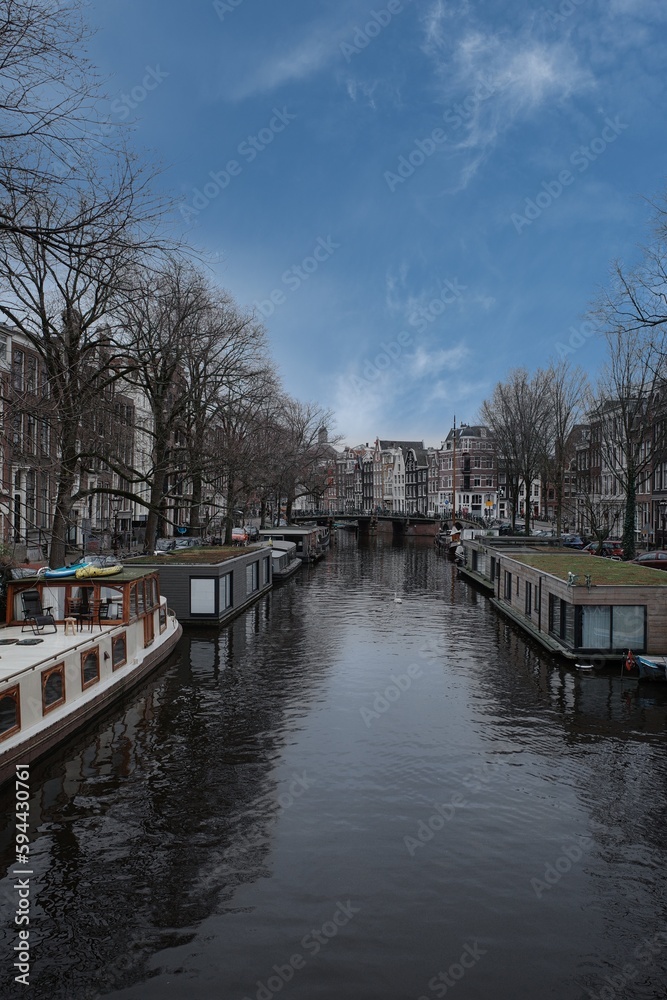 Panorama von Amsterdam mit Blick über eine Gracht
