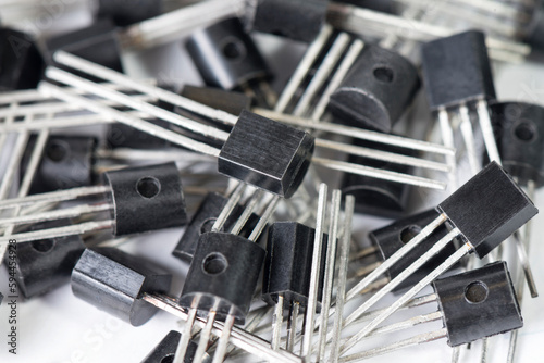 Foto Macro shot of large heap of bipolar transistors in case style TO-92 or TO-226 on
